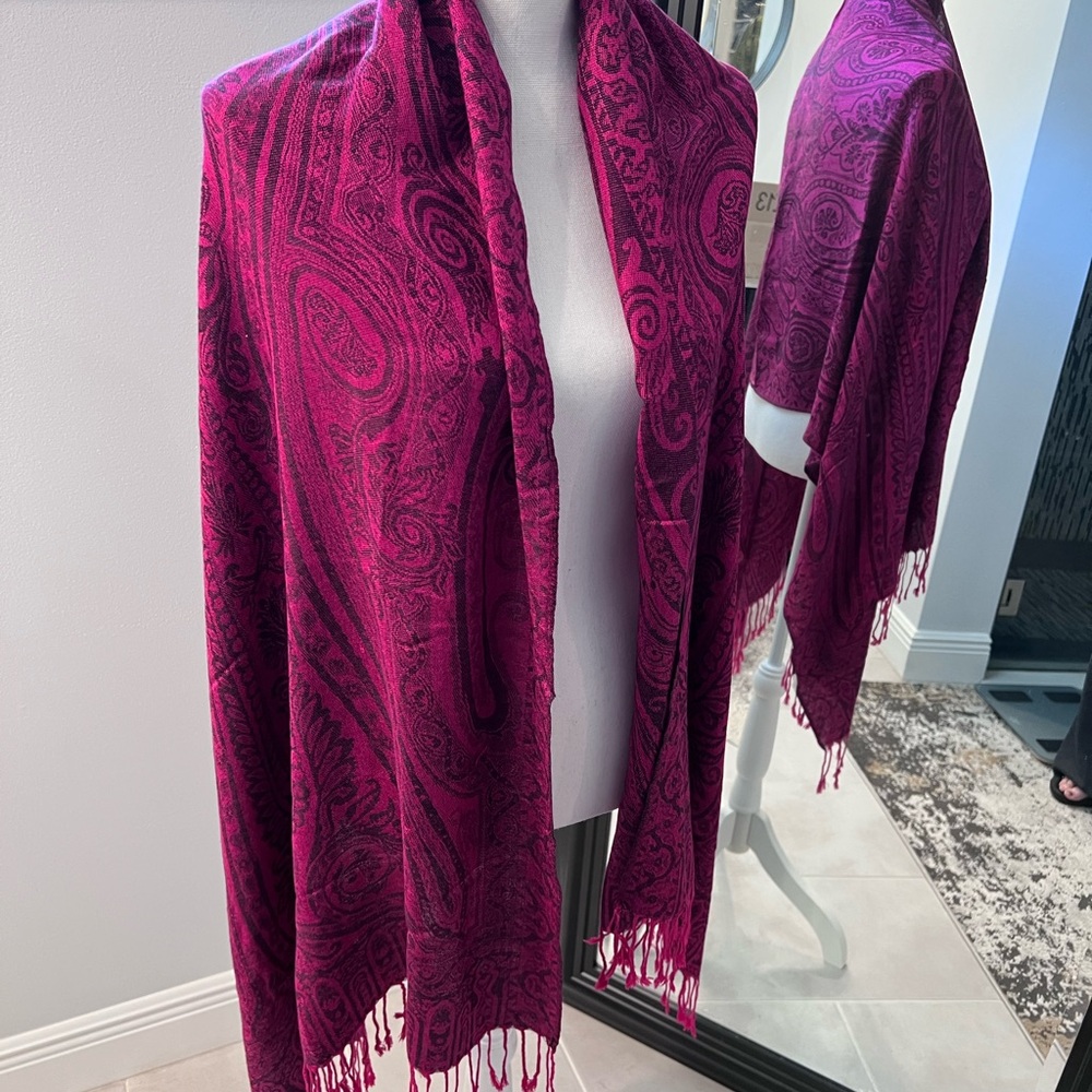 Elegant Paisley Scarf - Pink